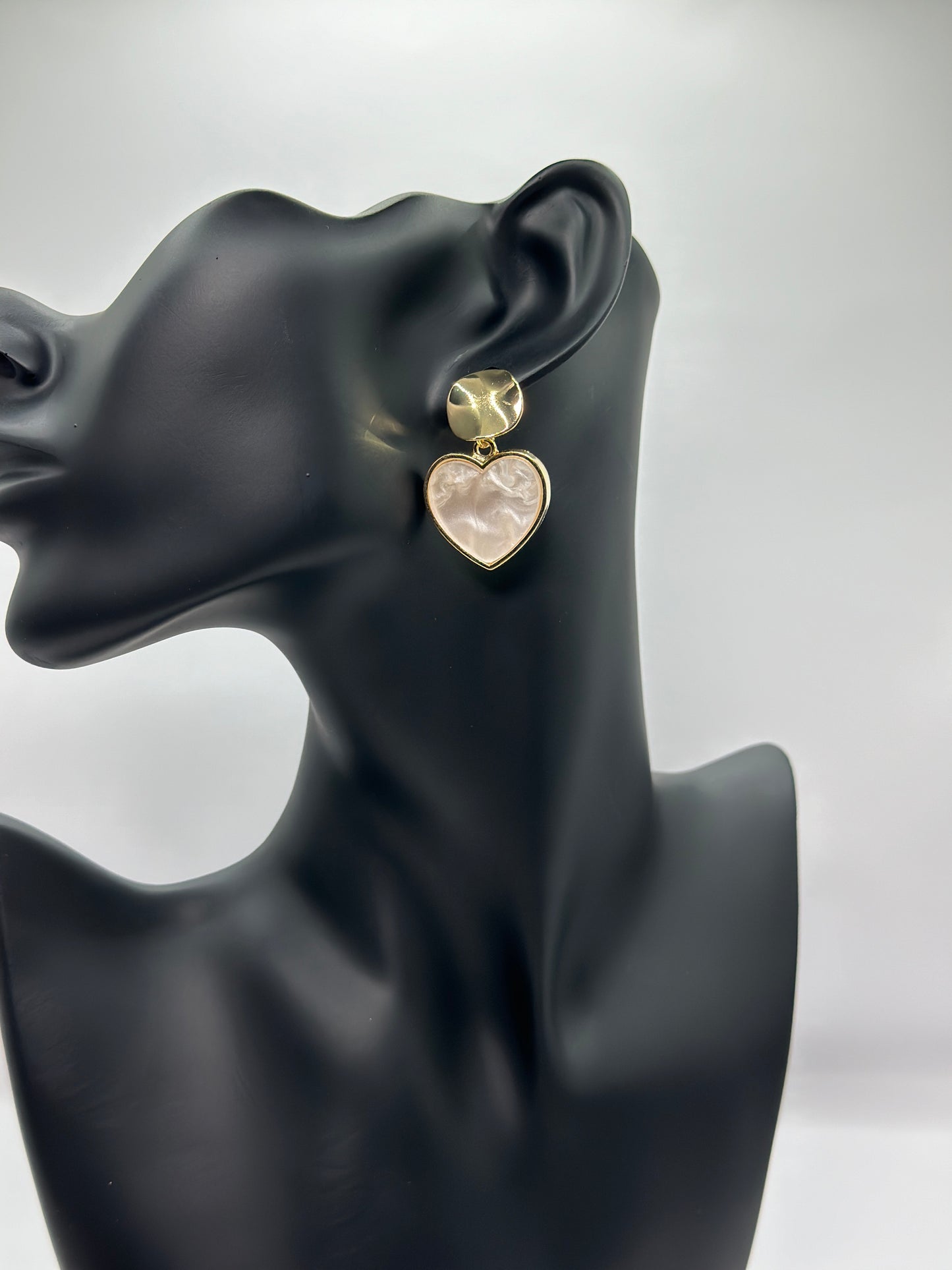 Mya - Dangling heart earrings