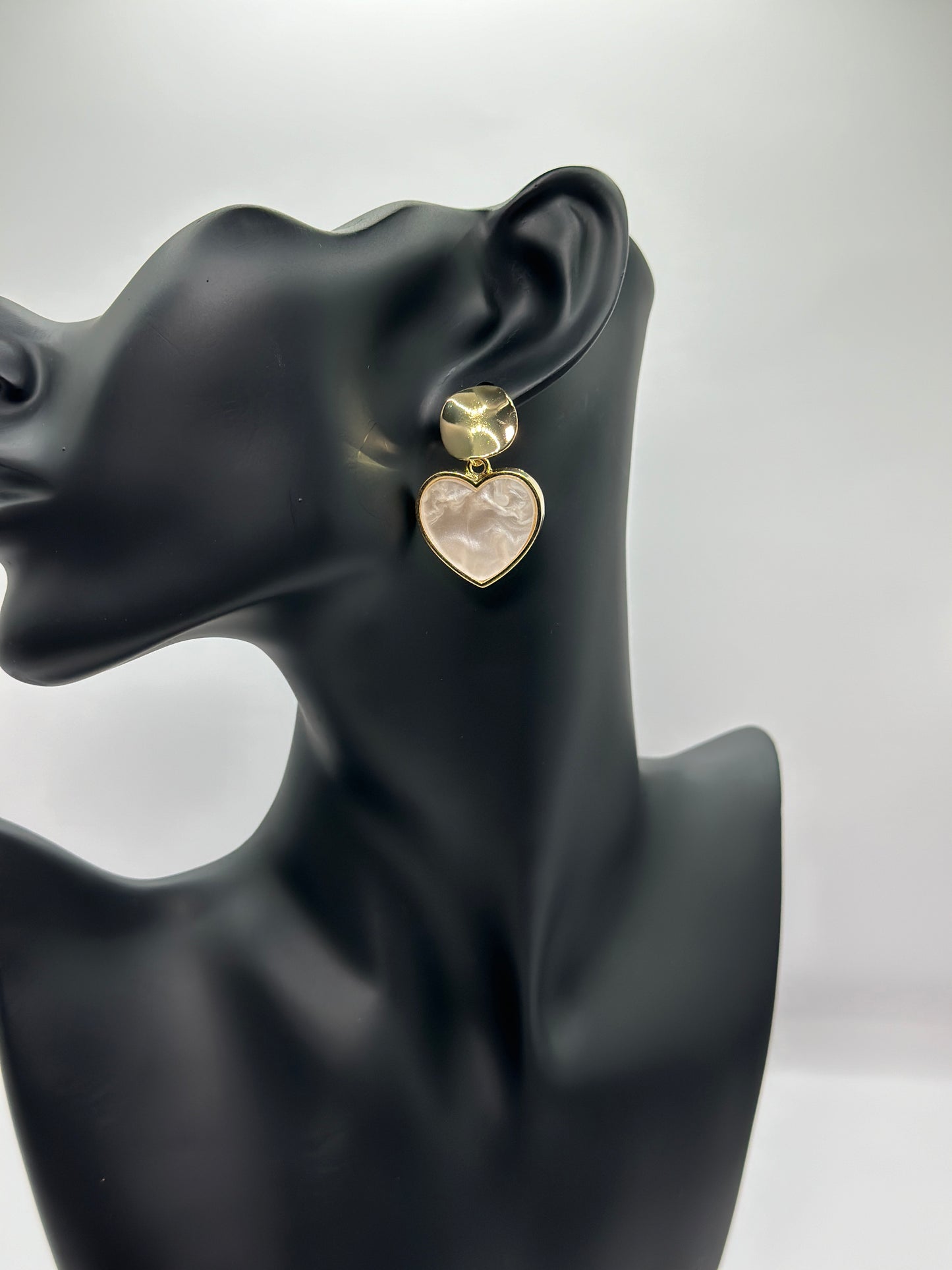 Mya - Dangling heart earrings